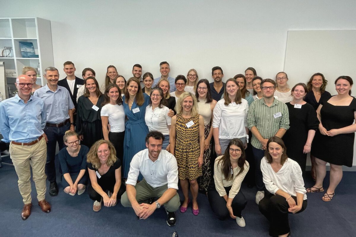 Gruppenfoto vom Abschluss-Workshop des MBA Sustainability Management bei Lutz Aufzüge