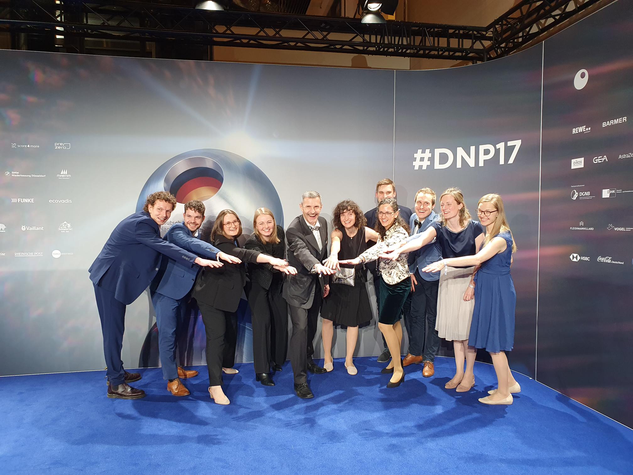 Team des CSM beim Deutschen Nachhaltigkeitspreis 2024 auf dem blauen Teppich